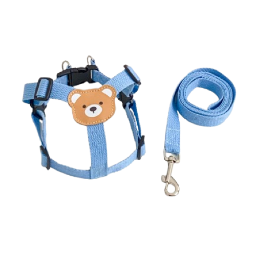 Harnais pour chiens fin bleu avec nounours sur le dos. Vendu avec sa Laisse assortie. Confortable, convient aux petits chiens, chihuahuas, ou aux chats. Vendu dans la boutique « Mon Petit Chihuahua »