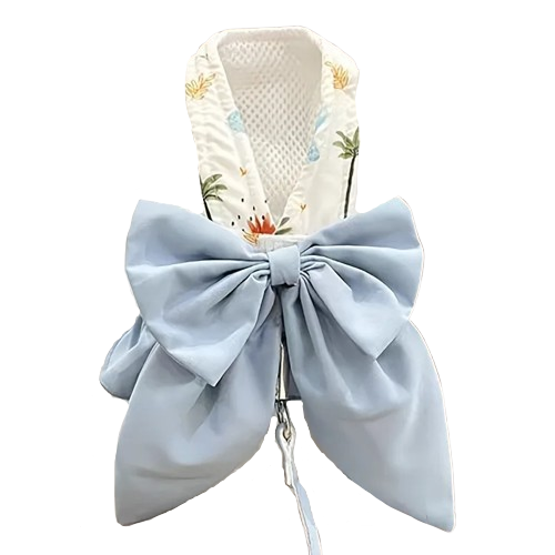 Harnais pour chiens avec un grand noeud papillon bleu dans le dos. Vendu avec sa Laisse assortie. Confortable, convient aux petits chiens, chihuahuas, ou aux chats. Vendu dans la boutique « Mon Petit Chihuahua »
