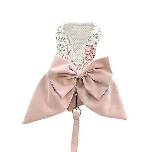 Harnais pour chiens avec un grand noeud papillon rose dans le dos. Vendu avec sa Laisse assortie. Confortable, convient aux petits chiens, chihuahuas, ou aux chats. Vendu dans la boutique « Mon Petit Chihuahua »