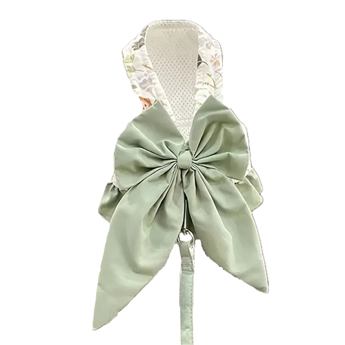 Harnais pour chiens avec un grand noeud papillon vert dans le dos. Vendu avec sa Laisse assortie. Confortable, convient aux petits chiens, chihuahuas, ou aux chats. Vendu dans la boutique « Mon Petit Chihuahua »