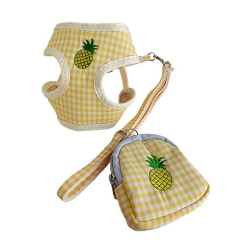 Harnais jaune à carreaux avec motif ananas. Vendu avec un petit sac et sa laisse assortie pour petit chien. Convient aux petits chiens, chihuahuas, ou aux chats.