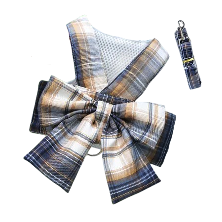 Harnais pour chiens en forme de Jupe bleue Marine à carreaux. Vendu avec sa Laisse assortie. Confortable, convient aux petits chiens, chihuahuas, ou aux chats. Vendu dans la boutique « Mon Petit Chihuahua »
