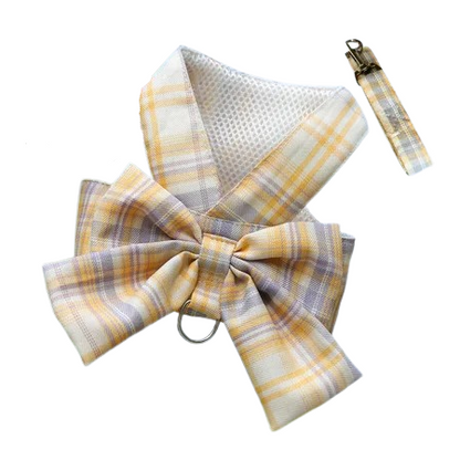 Harnais pour chiens en forme de Jupe jaune à carreaux. Vendu avec sa Laisse assortie. Confortable, convient aux petits chiens, chihuahuas, ou aux chats. Vendu dans la boutique « Mon Petit Chihuahua »
