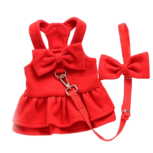Harnais pour chiens en forme de Robe rouge avec sa laisse assortie. Confortable, convient aux petits chiens, chihuahuas, ou aux chats. Vendu dans la boutique « Mon Petit Chihuahua »
