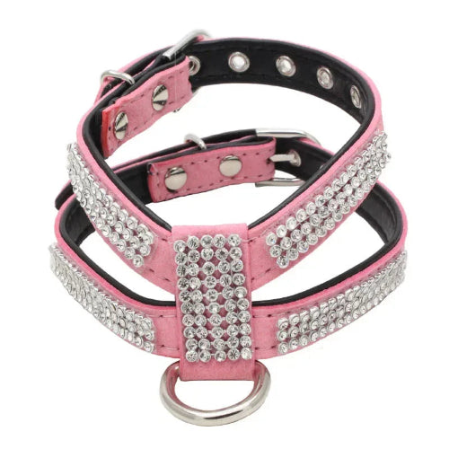 Harnais brillant rose avec strass pour chiens. Confortable, convient aux petits chiens, chihuahuas, ou aux chats. Vendu dans la boutique « Mon Petit Chihuahua »
