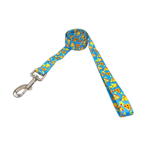 Laisse pour chiens bleue aux motifs « pizza . Vendu avec son Collier assorti. Confortable, convient aux petits chiens, chihuahuas, ou aux chats. Vendu dans la boutique « Mon Petit Chihuahua »
