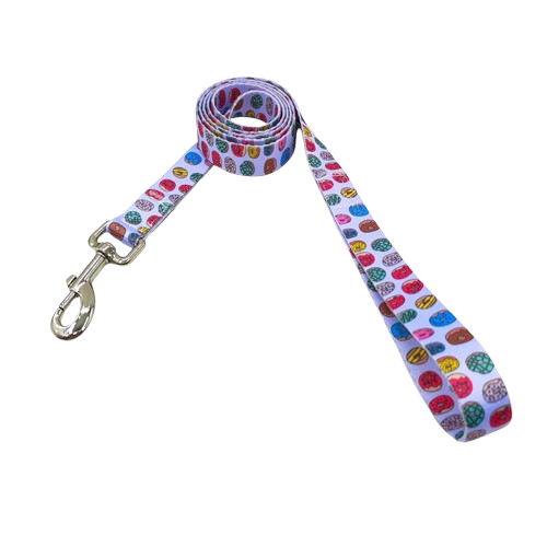 Laisse pour chiens aux motifs « donuts colorés ». Vendu avec son Collier assorti. Confortable, convient aux petits chiens, chihuahuas, ou aux chats. Vendu dans la boutique « Mon Petit Chihuahua »
