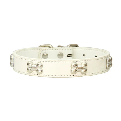 Collier pour Chihuahua en cuir blanc avec motifs os. Résistant pour offrir confort et sécurité à votre petit chien ou chat