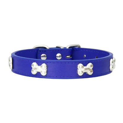 Collier pour Chihuahua en cuir bleu foncé avec motifs os. Résistant pour offrir confort et sécurité à votre petit chien ou chat