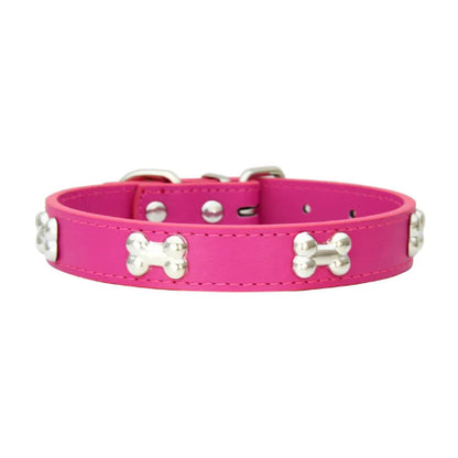Collier pour Chihuahua en cuir rose fushia avec motifs os. Résistant pour offrir confort et sécurité à votre petit chien ou chat