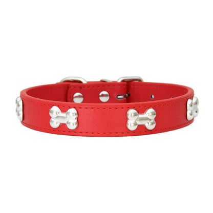 Collier pour Chihuahua en cuir rouge avec motifs os. Résistant pour offrir confort et sécurité à votre petit chien ou chat