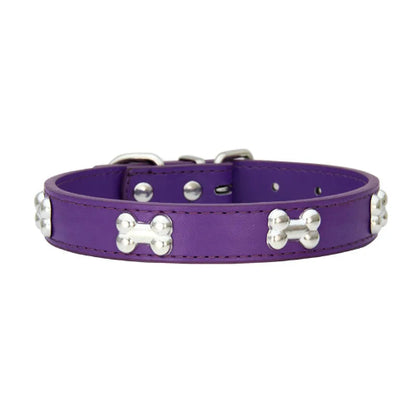 Collier pour Chihuahua en cuir violet avec motifs os. Résistant pour offrir confort et sécurité à votre petit chien ou chat