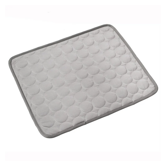 Tapis rafraîchissant pour les petits chiens. Couleur Gris. Pratique pour les chaleurs, convient aux petits chiens, chihuahuas, ou aux chats. Vendu dans la boutique « Mon Petit Chihuahua »